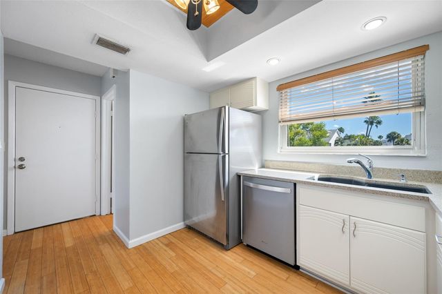 12424 CAPRI CIRCLE N 5, Treasure Island, FL 33706