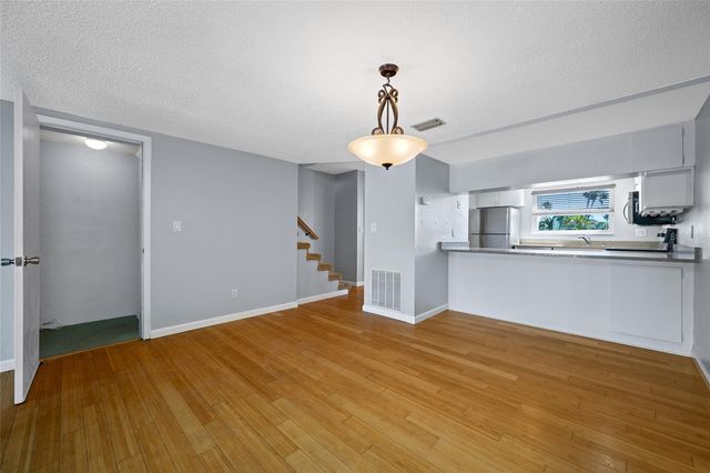 12424 CAPRI CIRCLE N 5, Treasure Island, FL 33706