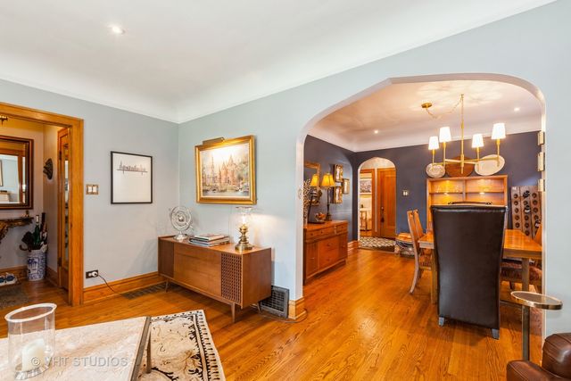 3621 Madison Avenue, Brookfield, IL 60513