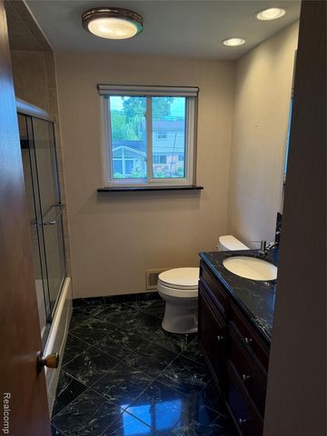 32402 Dunford Street, Farmington Hills, MI 48334
