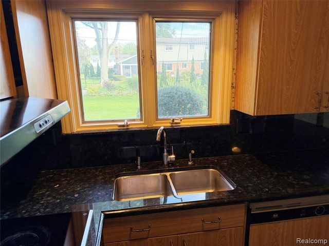 32402 Dunford Street, Farmington Hills, MI 48334