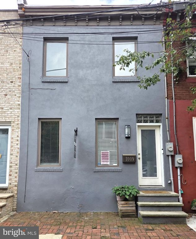 1009 S CHADWICK ST, PHILADELPHIA, PA 19146 — exterior