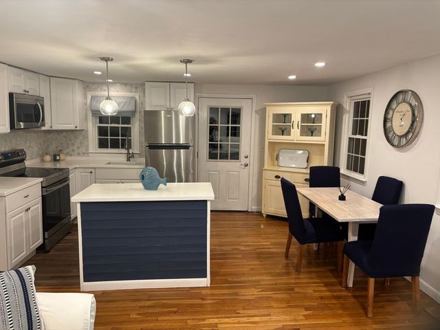 54 Boxberry Ln, Yarmouth, MA 02673