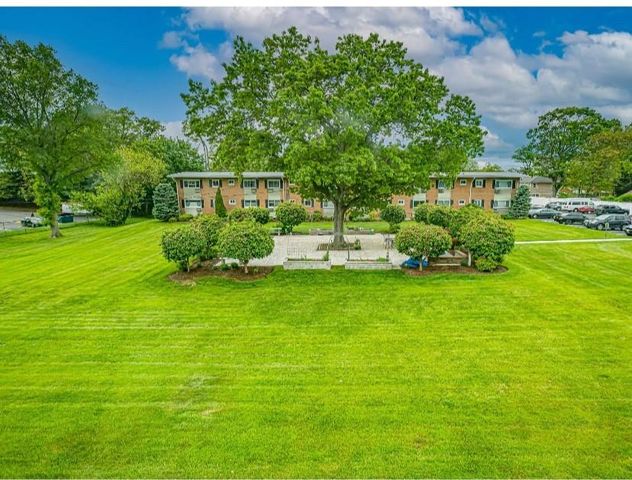 744 Deer Park Avenue 5F, North Babylon, NY 11703