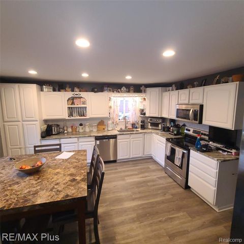 698 Shenandoah Drive, Clawson, MI 48017