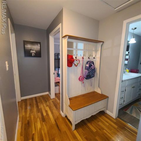 698 Shenandoah Drive, Clawson, MI 48017