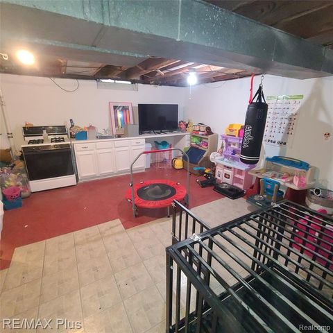 698 Shenandoah Drive, Clawson, MI 48017