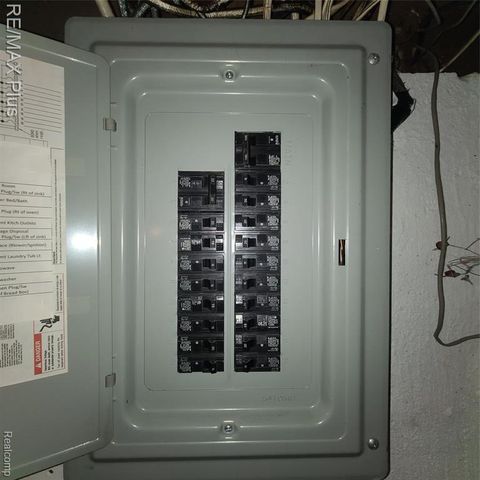 698 Shenandoah Drive, Clawson, MI 48017