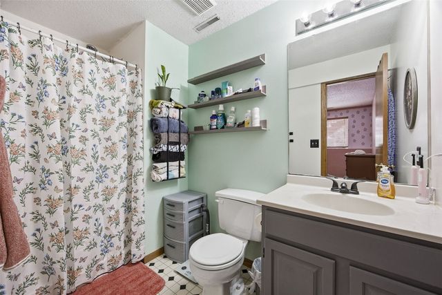 2615 Pheasant Ridge Court, Marion, IA 52302