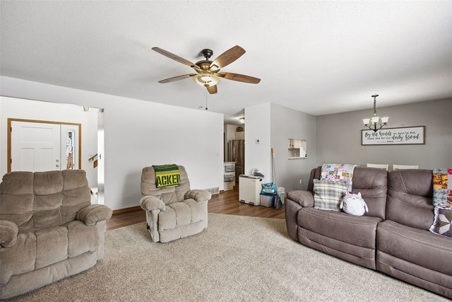 2615 Pheasant Ridge Court, Marion, IA 52302