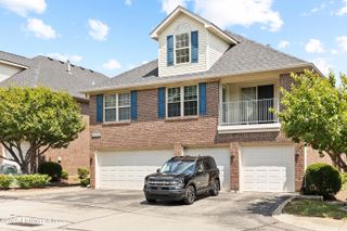 8445 Grand Trevi Dr, Louisville, KY 40228