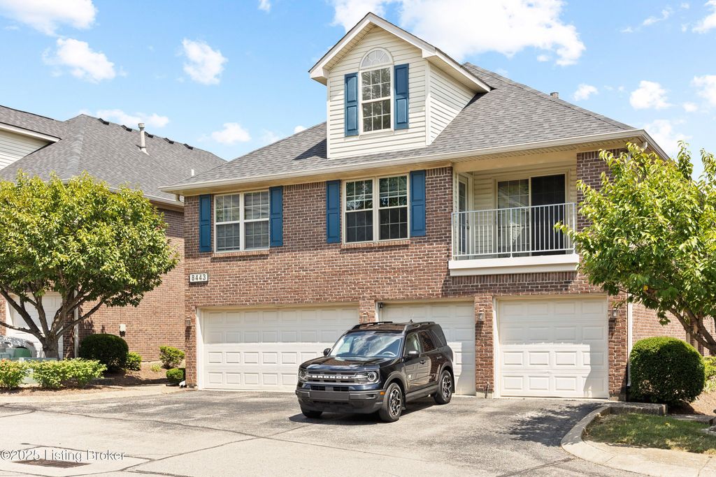 8445 Grand Trevi Dr, Louisville, KY 40228
