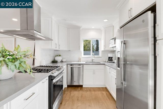 2472 Monterey Ave, Martinez, CA 94553