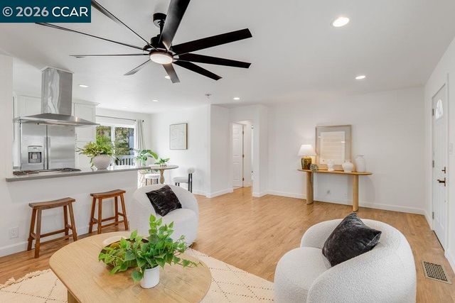 2472 Monterey Ave, Martinez, CA 94553