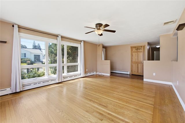 95 Uxbridge Street, Cranston, RI 02920