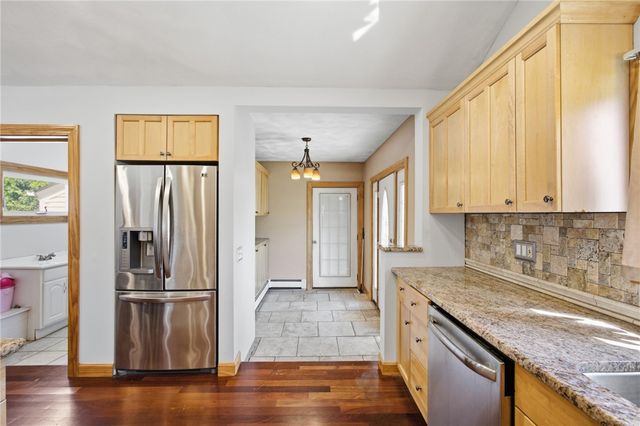 95 Uxbridge Street, Cranston, RI 02920