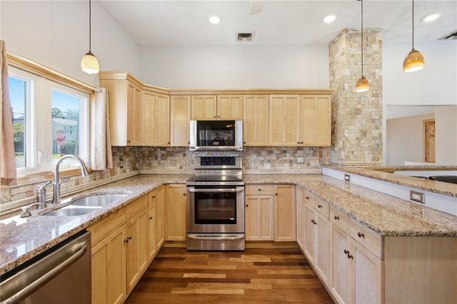 95 Uxbridge Street, Cranston, RI 02920