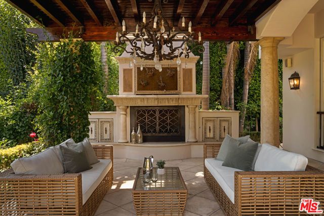 1008 Lexington Road, Beverly Hills, CA 90210