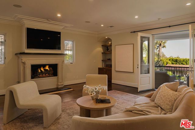 1008 Lexington Road, Beverly Hills, CA 90210