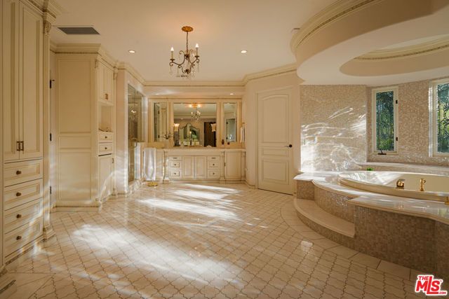 1008 Lexington Road, Beverly Hills, CA 90210