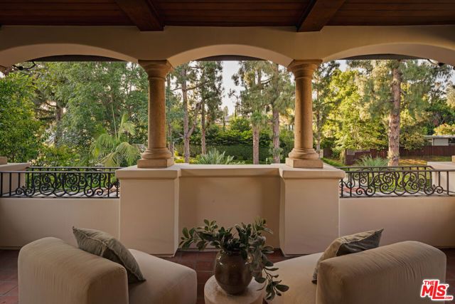 1008 Lexington Road, Beverly Hills, CA 90210