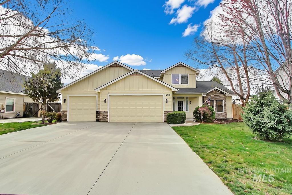 689 Triumph Dr, Middleton, ID 83644