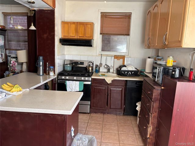 90-40 54th Avenue, Elmhurst, NY 11373