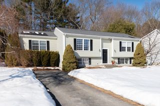 377 Rumonoski Dr, Northbridge, MA 01534
