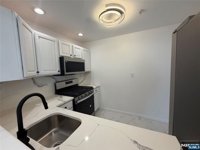131 Clinton Place 214, Hackensack, NJ 07601
