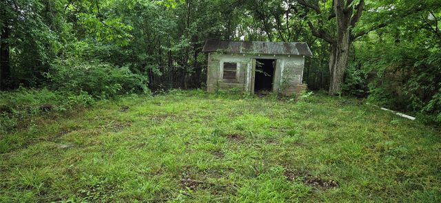 307 W Spruce Street, Whitewright, TX 75491