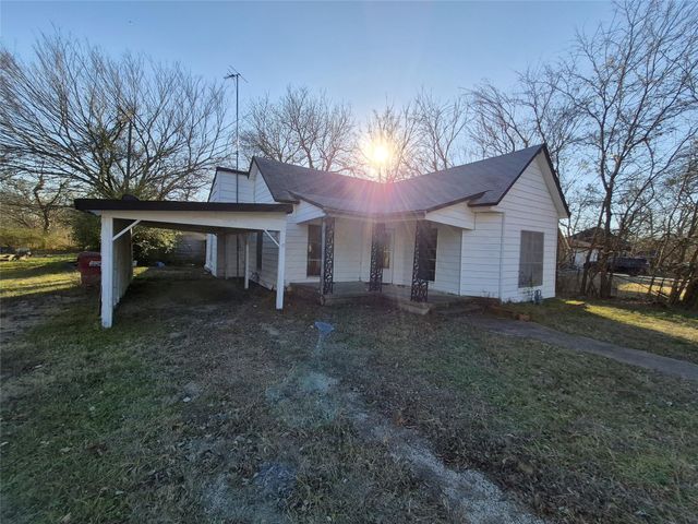 307 W Spruce Street, Whitewright, TX 75491