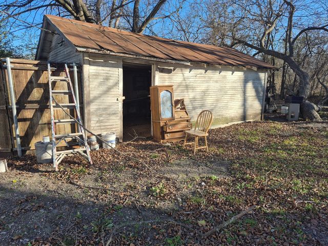 307 W Spruce Street, Whitewright, TX 75491