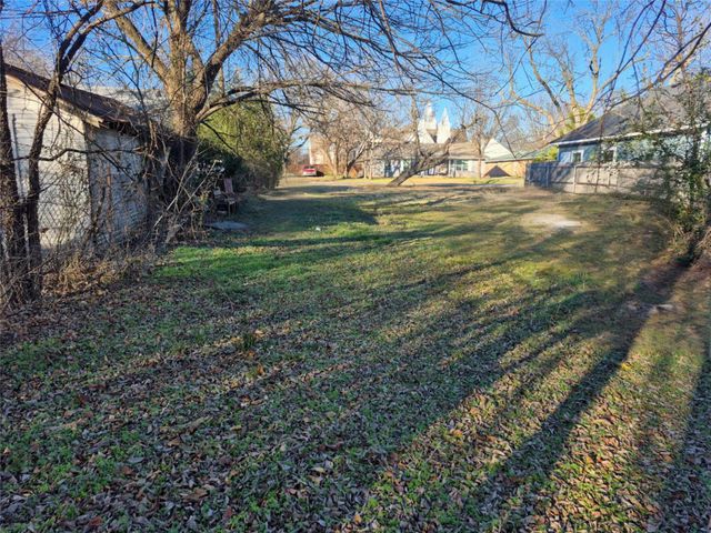 307 W Spruce Street, Whitewright, TX 75491