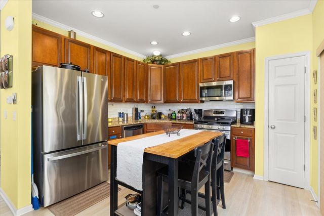 10003 Cummings Street, Huntley, IL 60142