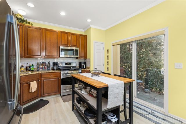 10003 Cummings Street, Huntley, IL 60142