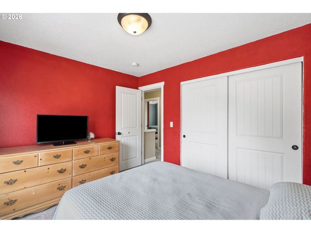 17065 Se BROOKLYN St, Portland, OR 97236