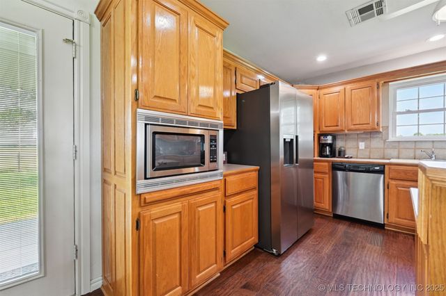 23535 E 720 Road, Wagoner, OK 74467