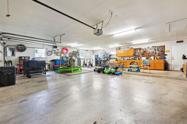 23535 E 720 Road, Wagoner, OK 74467