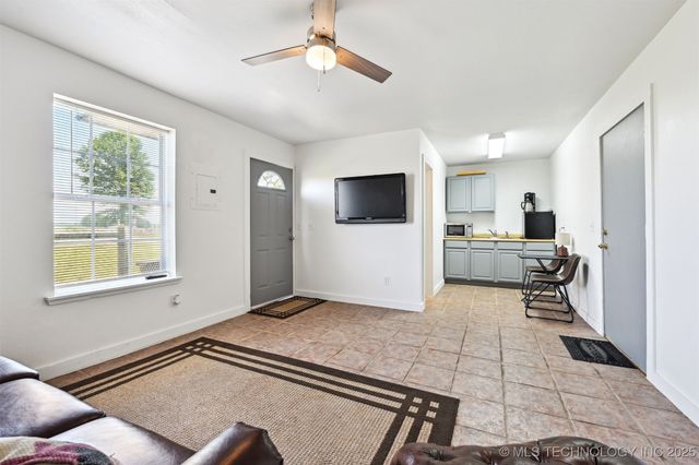 23535 E 720 Road, Wagoner, OK 74467