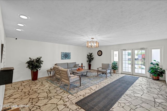 337 El Conquistador Pl, Louisville, KY 40220