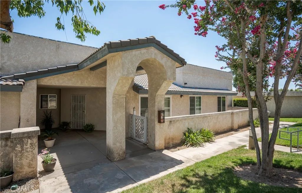 7001 Church 15, Highland, CA 92346