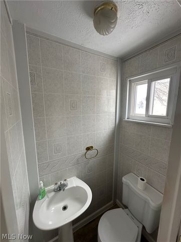 29902 Euclid Avenue B7, Wickliffe, OH 44092