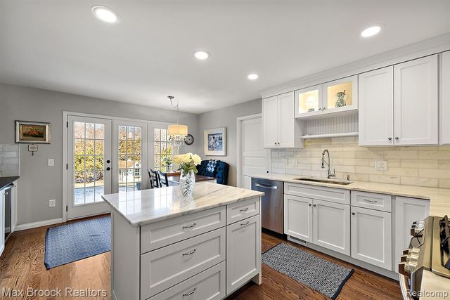 110 Denbar Road, Bloomfield Hills, MI 48304