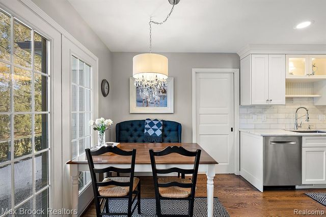 110 Denbar Road, Bloomfield Hills, MI 48304