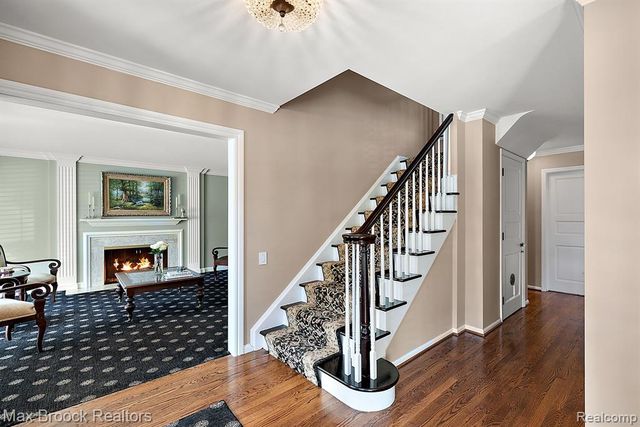 110 Denbar Road, Bloomfield Hills, MI 48304