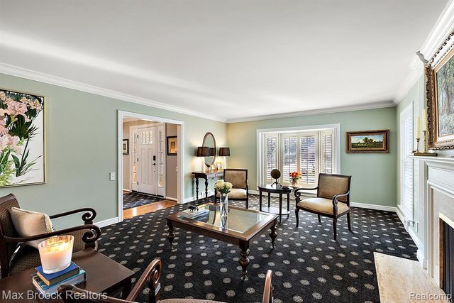 110 Denbar Road, Bloomfield Hills, MI 48304