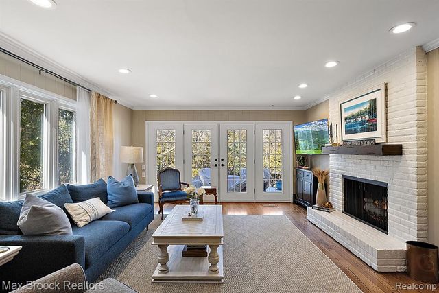 110 Denbar Road, Bloomfield Hills, MI 48304