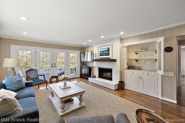 110 Denbar Road, Bloomfield Hills, MI 48304