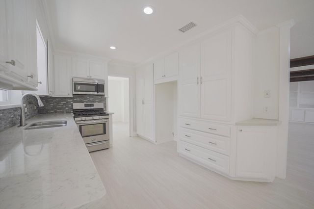 1419 Chestnut Ridge Road, Kingwood, TX 77339