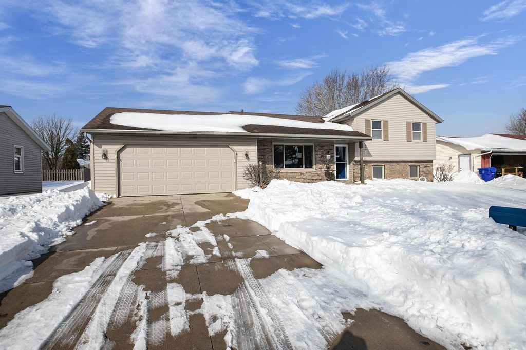 39 WELCOME CIRCLE, Appleton, WI 54915